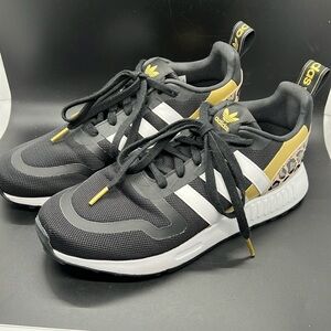 adidas Original Multix Women's Sz 8.5 fits like a 9.5, style # H01900